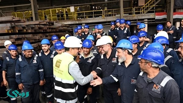 وزير الصناعة يتفقد بعض مصانع الحديد والصلب بالسويس.. ويؤكد: عجلة الإنتاج لم تتوقف